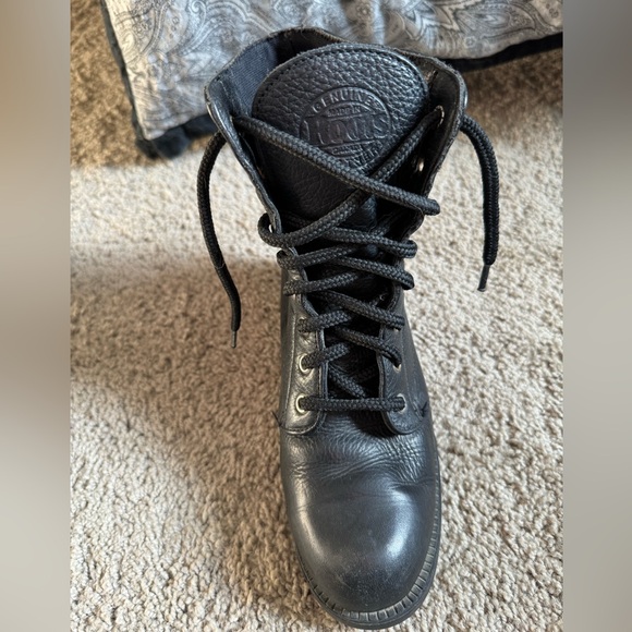 Roots Combat Style Boots ⭐️ Size 9 ⭐️ - Picture 10 of 11